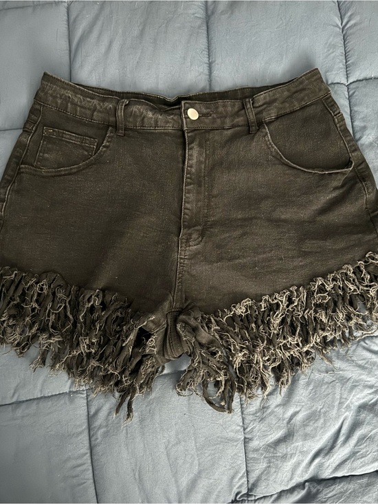 SHEIN Pants - Black Distressed Frayed Hem Denim Shorts